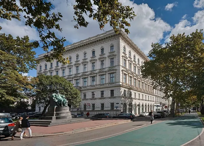 Central Luxury Apartment